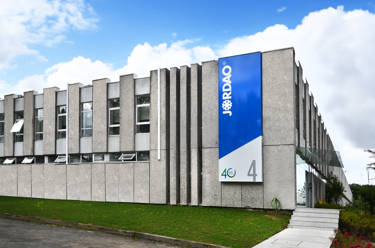 Estamos agora do outro lado da rua!